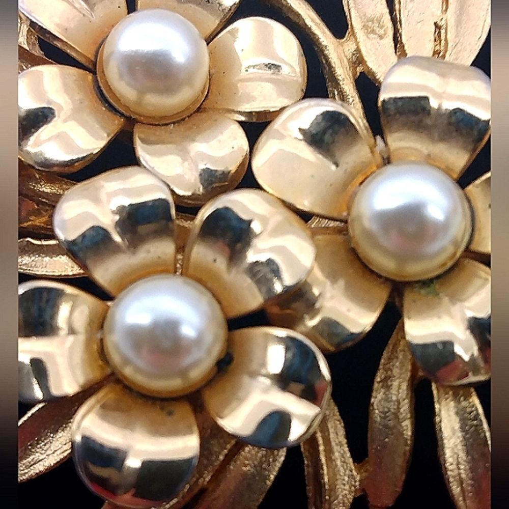 Gold Floral Vintage Flower's With Pearls - Picture 6 of 9